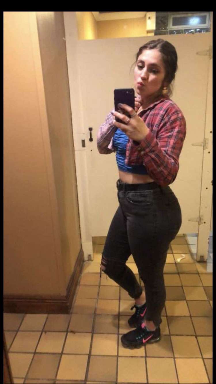 For more Hailey hit up @lzmeanie #Tyv2QTbu