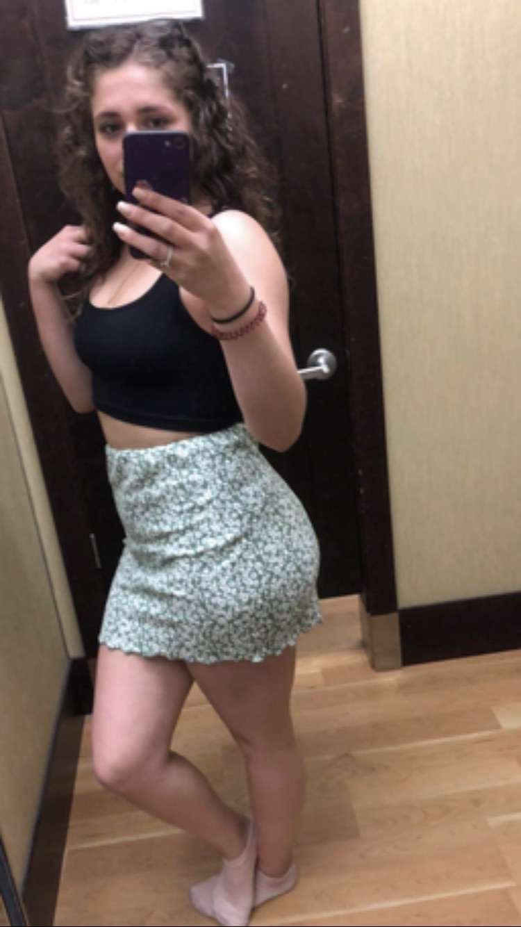 For more Hailey hit up @lzmeanie #iYen3a9M