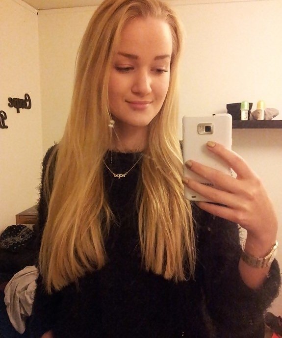 Sexy blonde slut #DPdK0HJL