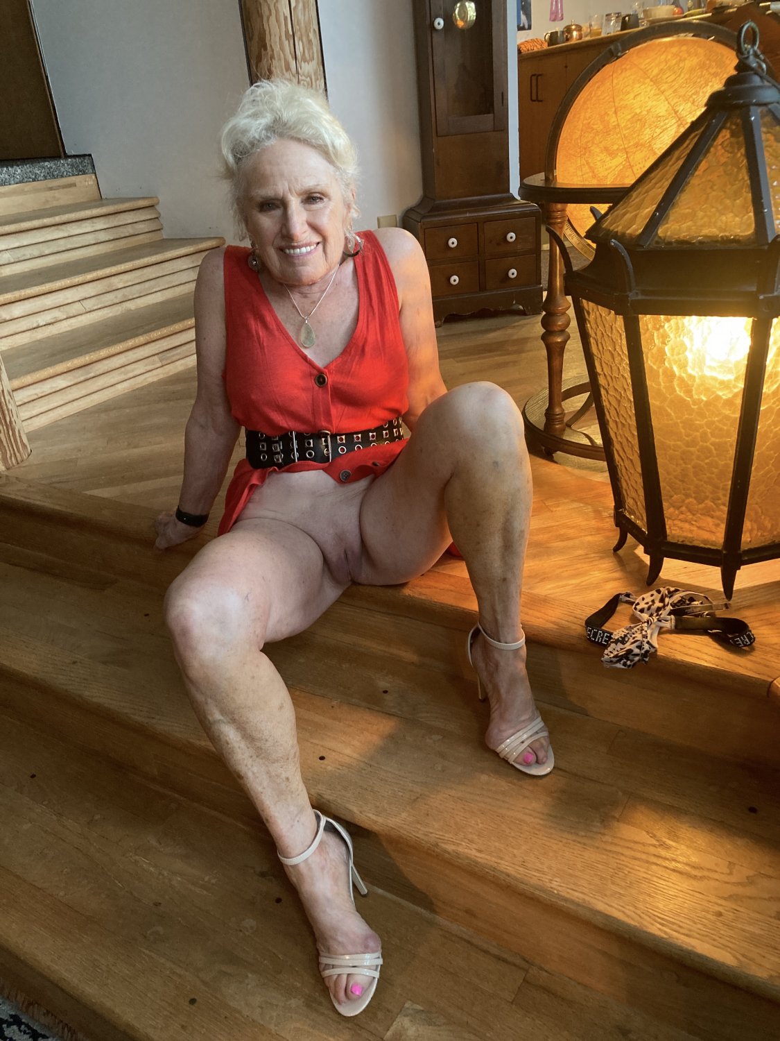 Petite sexy GILF #RzAbSq6Z